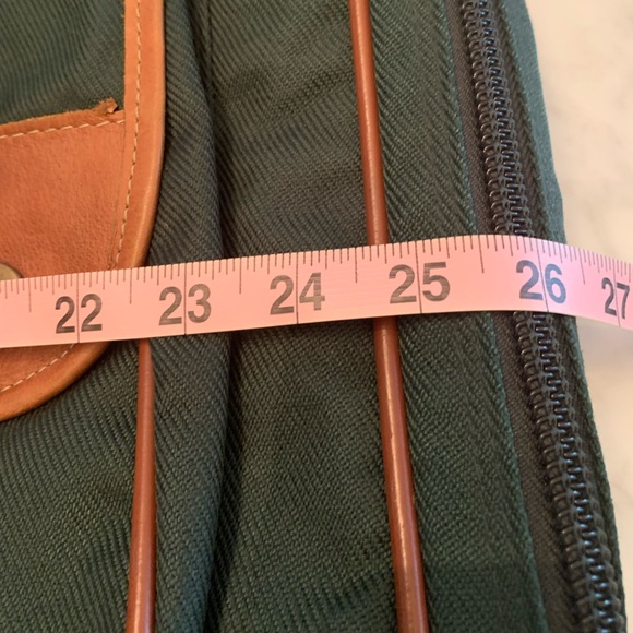 Vintage Eddie Bauer soft suitcase in classic forest green with tan leather trim - Picture 14 of 15